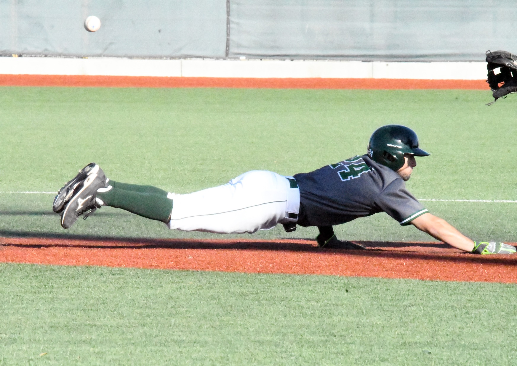 East Los Angeles College sophomore Steve Nuno remains safe at second base during the previous series. (Photo by DeeDee Jackson)