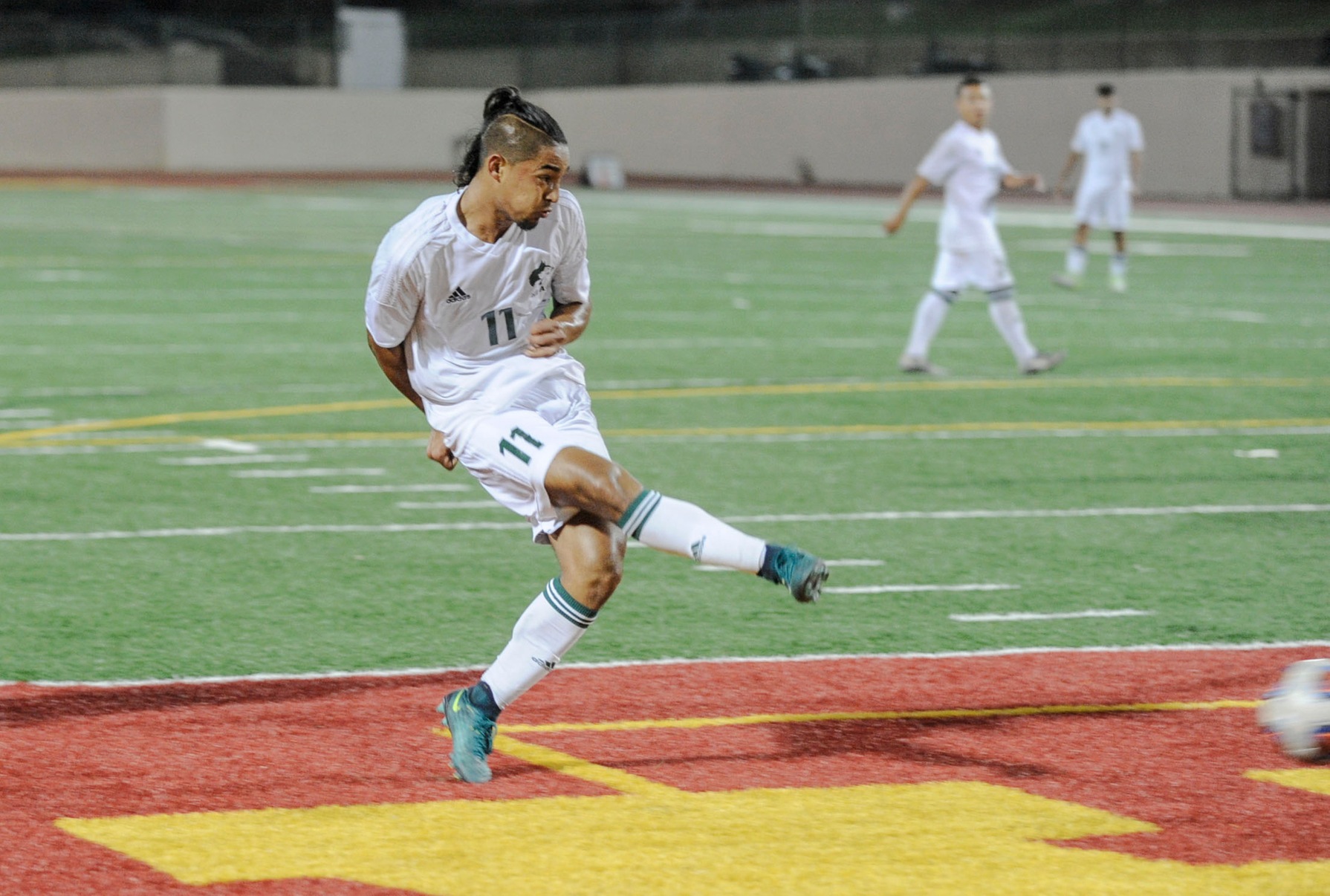 East Los Angeles College freshman forward Kevin Rodriguez scores a goal in the 60th minute in a 2-2 draw at Glendale Community College on Sept. 19. (Photo by Tadzio Garcia)