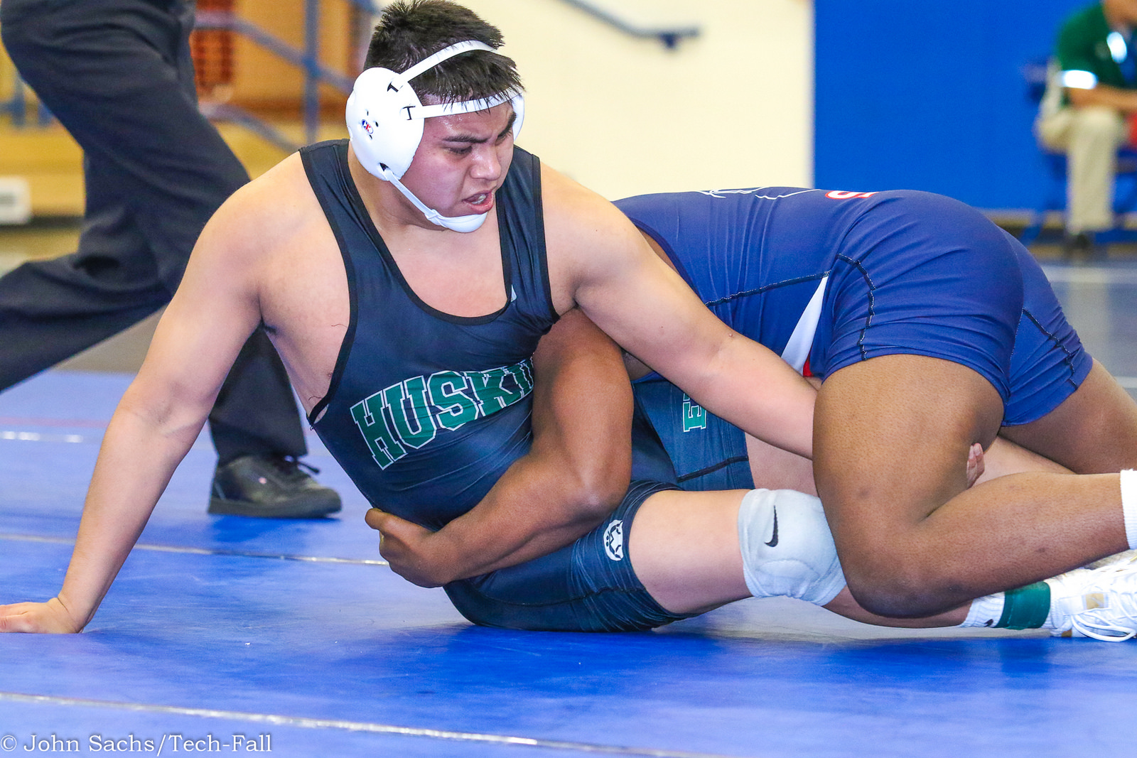 East Los Angeles College's Efren Velez wrestles Santa Rosa JC's Jarin Shakur in the 197-pound weight class at the 2018 State Wrestling Championships at Cerritos College. (Photo Courtesy of the CCCAA)