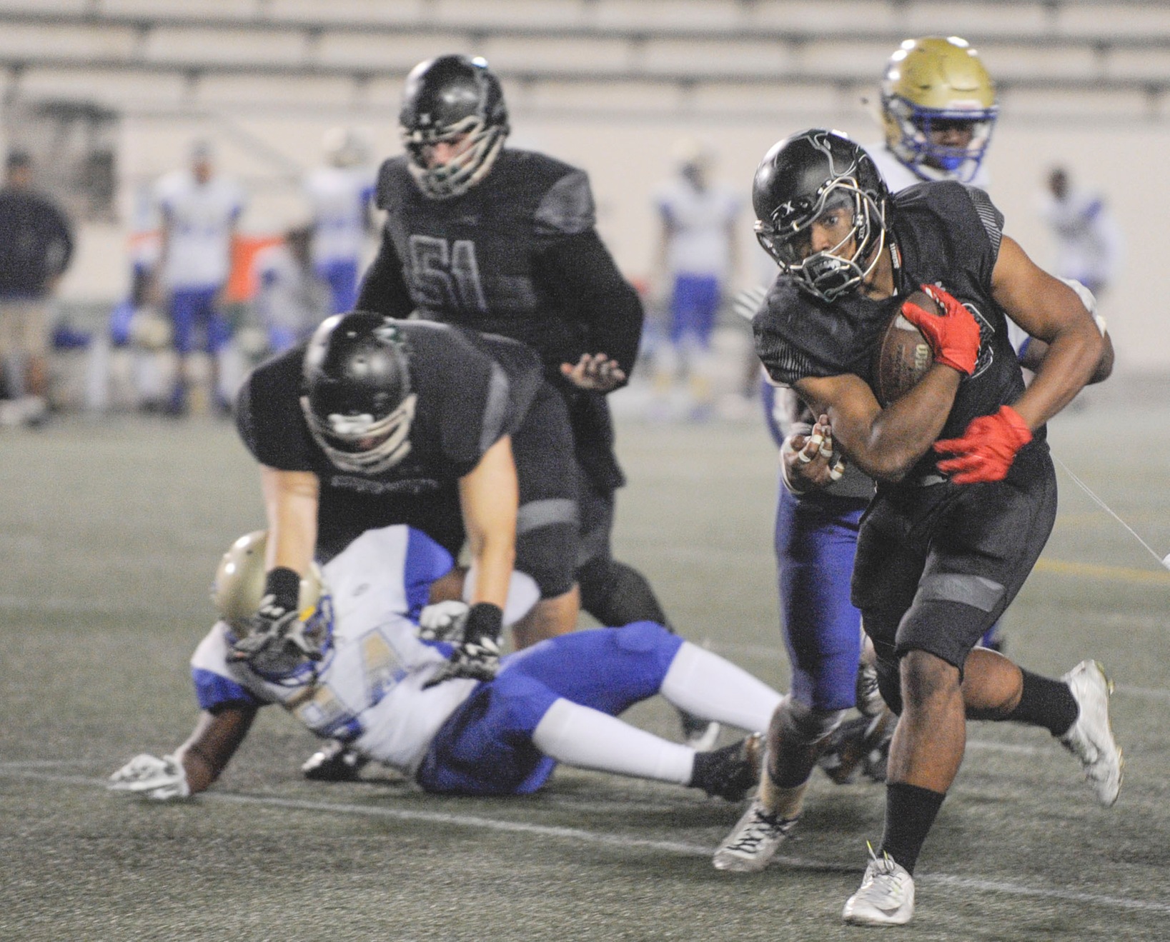 East Los Angeles College sophomore running back Nicholas Hutson breaks away for a 13-yard run in a 35-17 football win over West Los Angeles College. (Photo by Tadzio Garcia)