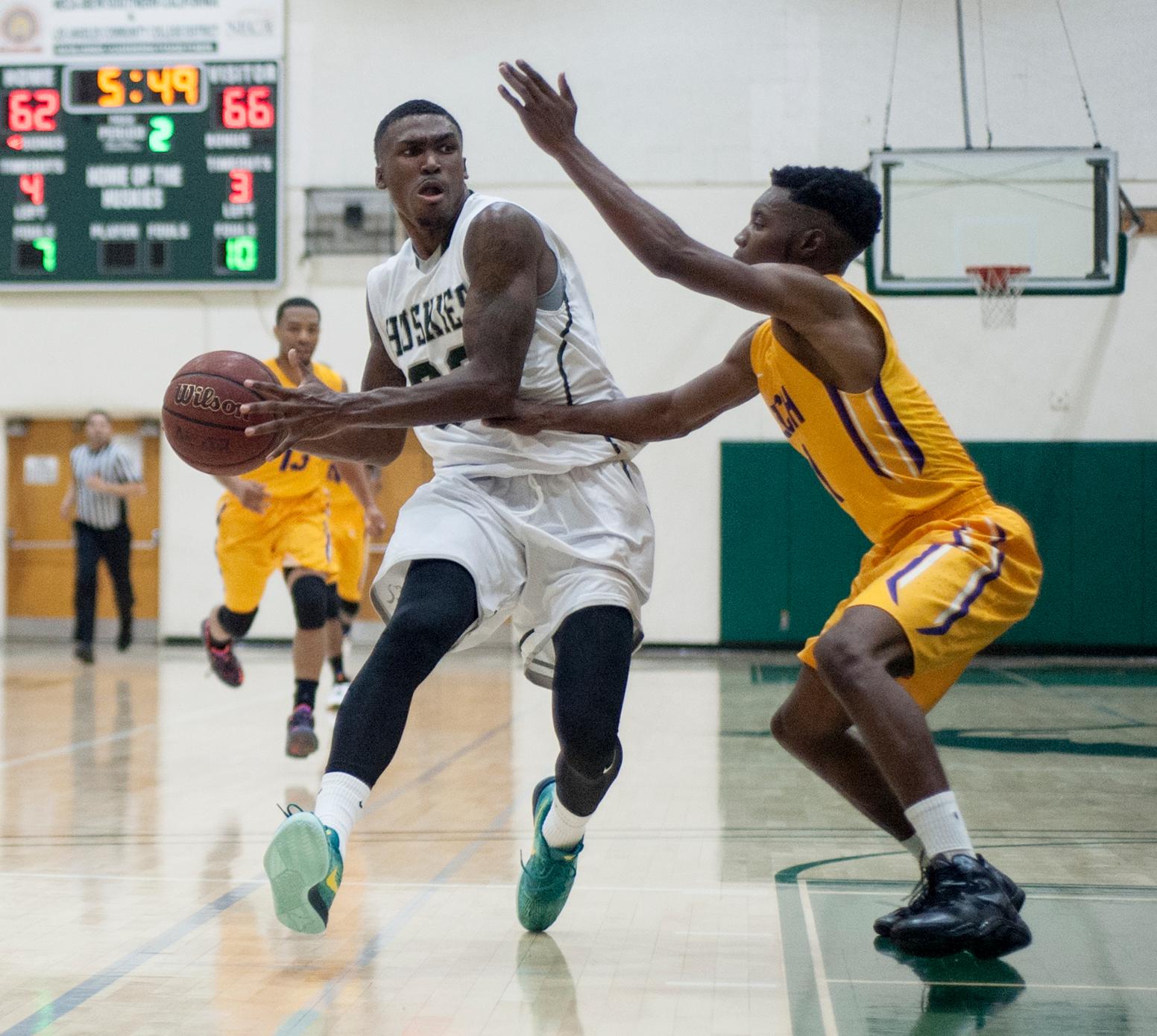 ELAC sophomore guard Jarrell Tate attempts a pass near the paint, in an 81-73 Husky win against rival L.A. Trade Tech. (Photo by Tadzio Garcia)