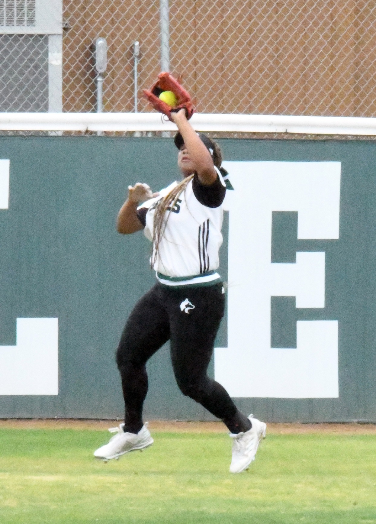 Center fielder Monèt Manning was 3-for-3 today in a 6-3 upset win over powerhouse Santa Ana College. The Huskies scored 3 runs in the bottom of the 6th. Manning doubled and singled twice. (photo by DeeDee Jackson)