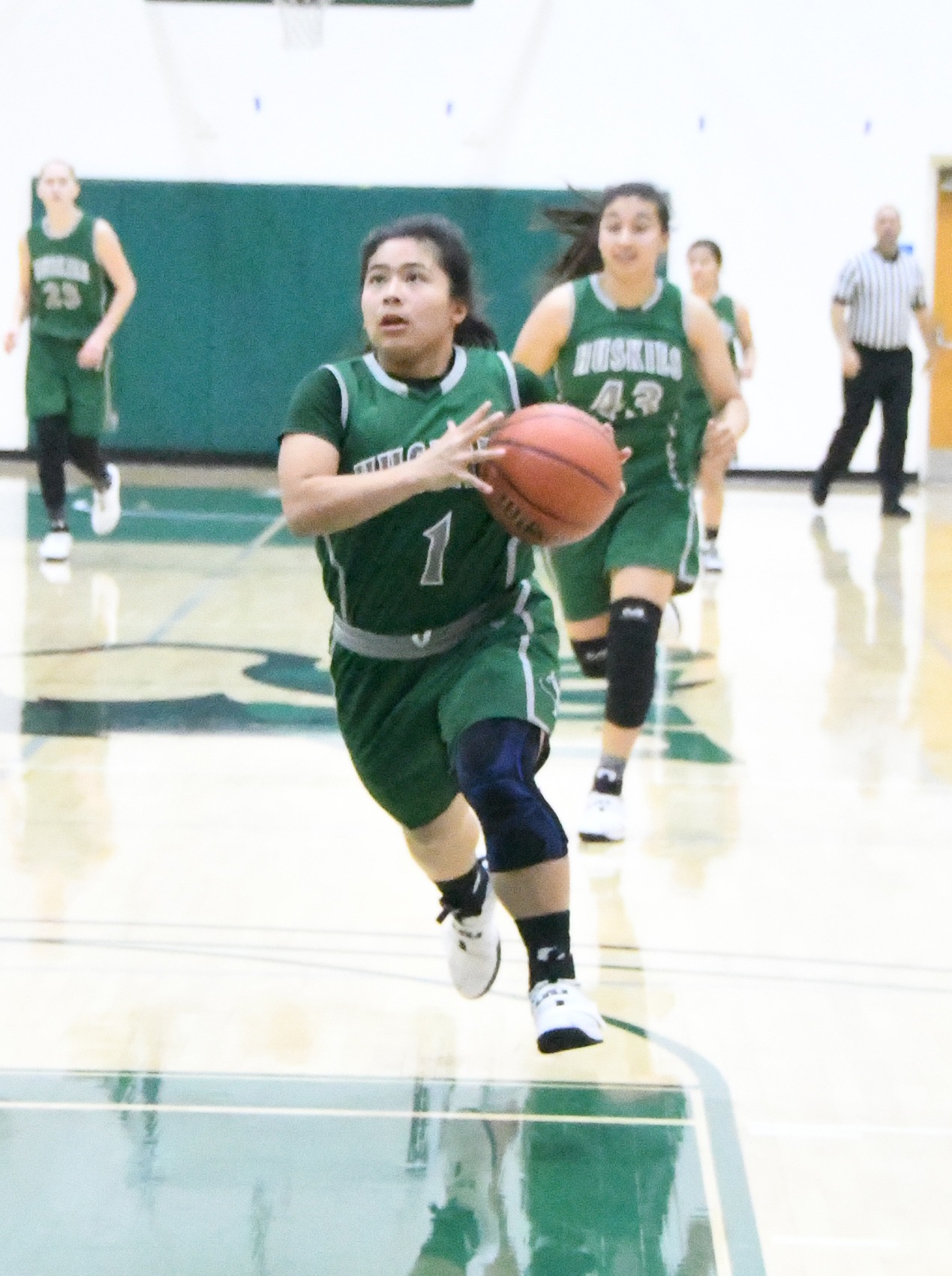 East Los Angeles College sophomore Farrah Castillo attempts a score in the paint in a 99-19 win vs. Imperial Valley College. (Photo by DeeDee Jackson)