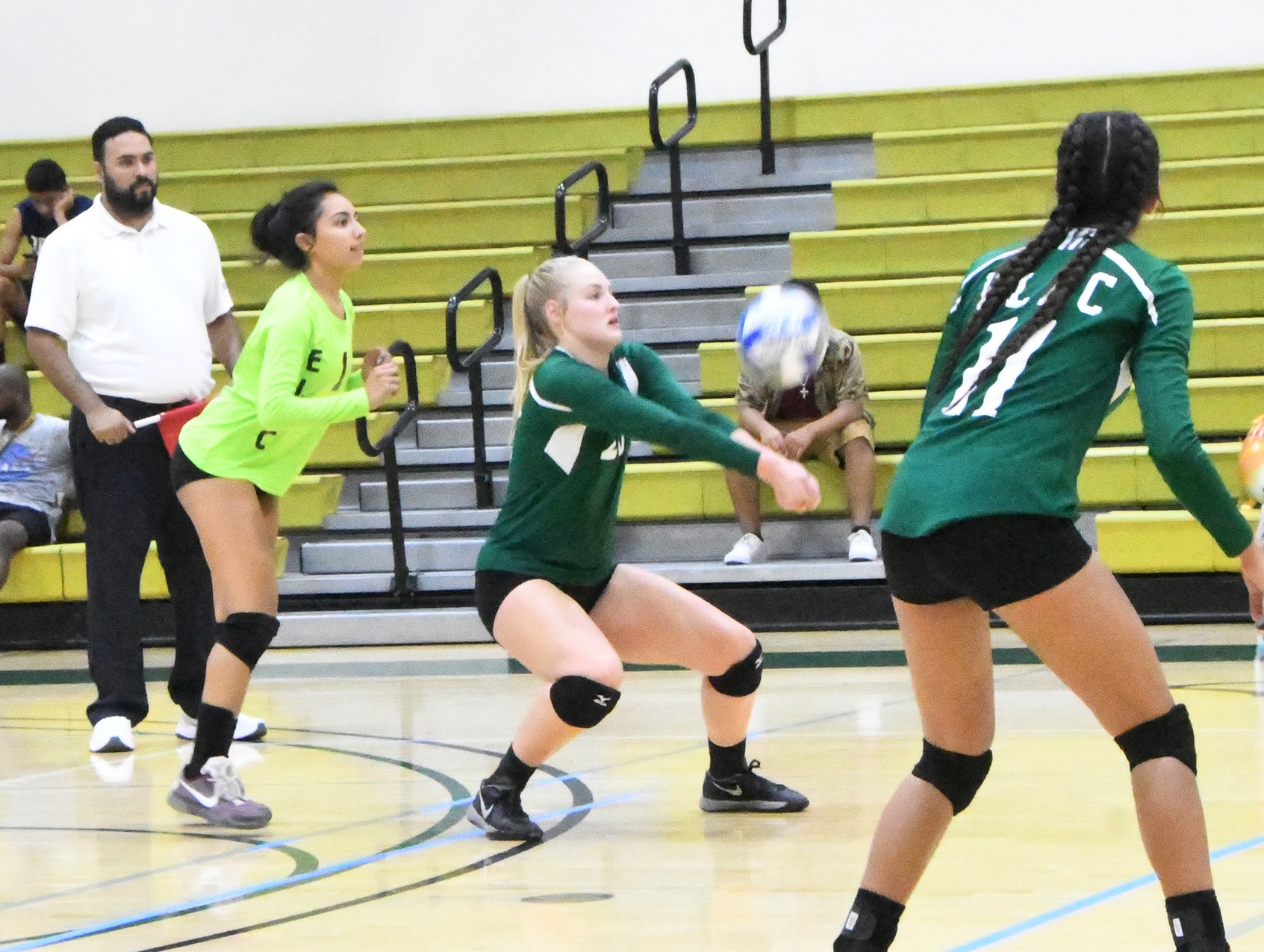 East Los Angeles College freshman Makkena Ryan gets one of her game-high 20 digs in a shutout win, 25-13, 25-19, 25-17, vs. Cuyamca College. (Photo by DeeDee Jackson)